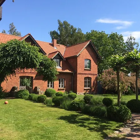 Apartment Idyllic Farm House With 5 Near The Saaler Bodden