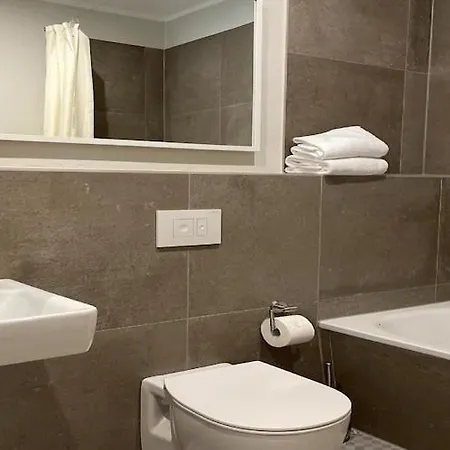 Idyllischer Hof Mit 5 Wohnungen Nahe Des Saaler Boddens Apartmán