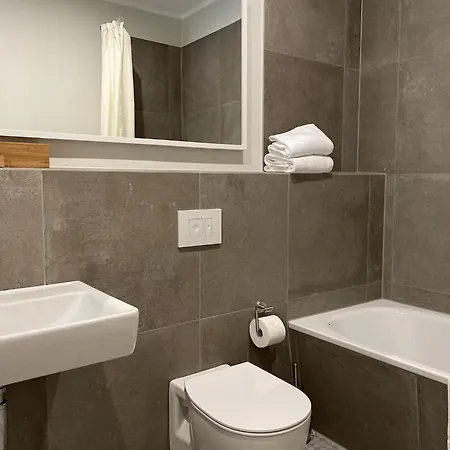 Idyllischer Hof Mit 5 Wohnungen Nahe Des Saaler Boddens Saal