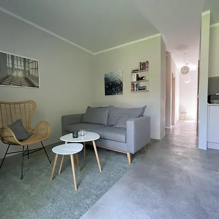 Idyllischer Hof Mit 5 Wohnungen Nahe Des Saaler Boddens * Saal