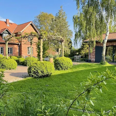 Idyllischer Hof Mit 5 Wohnungen Nahe Des Saaler Boddens Apartmán