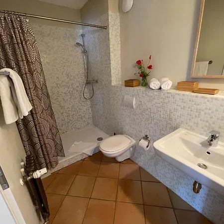 Idyllischer Hof Mit 5 Wohnungen Nahe Des Saaler Boddens *