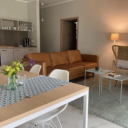 Idyllischer Hof Mit 5 Wohnungen Nahe Des Saaler Boddens * Saal