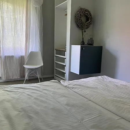 Idyllischer Hof Mit 5 Wohnungen Nahe Des Saaler Boddens Saal