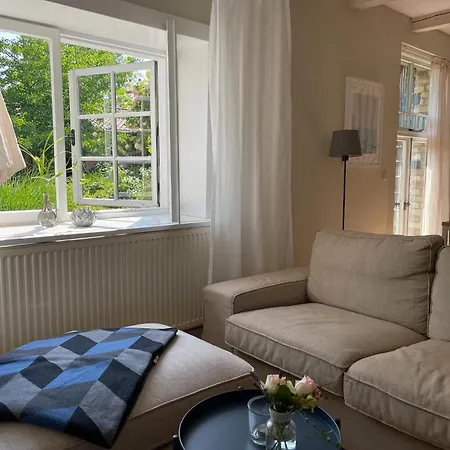 Idyllischer Hof Mit 5 Wohnungen Nahe Des Saaler Boddens * Saal