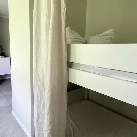 Idyllischer Hof Mit 5 Wohnungen Nahe Des Saaler Boddens *