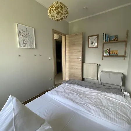 Idyllischer Hof Mit 5 Wohnungen Nahe Des Saaler Boddens Apartmán Saal