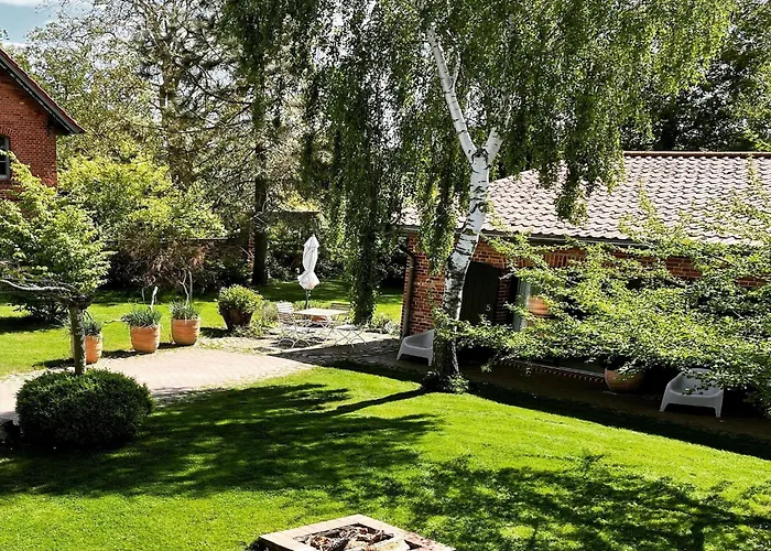 Idyllischer Hof Mit 5 Wohnungen Nahe Des Saaler Boddens *