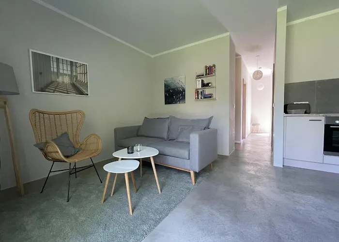 Idyllischer Hof Mit 5 Wohnungen Nahe Des Saaler Boddens * Saal