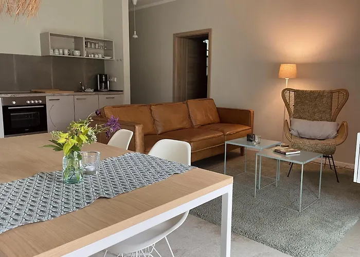 Idyllischer Hof Mit 5 Wohnungen Nahe Des Saaler Boddens * Saal
