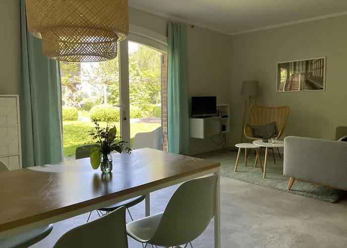 Idyllischer Hof Mit 5 Wohnungen Nahe Des Saaler Boddens *