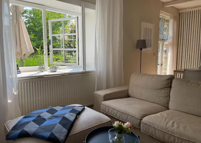 Idyllischer Hof Mit 5 Wohnungen Nahe Des Saaler Boddens * Saal
