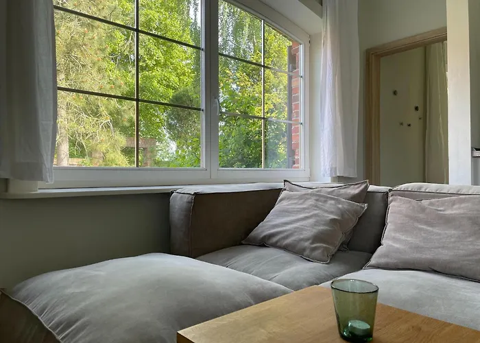 Idyllischer Hof Mit 5 Wohnungen Nahe Des Saaler Boddens *